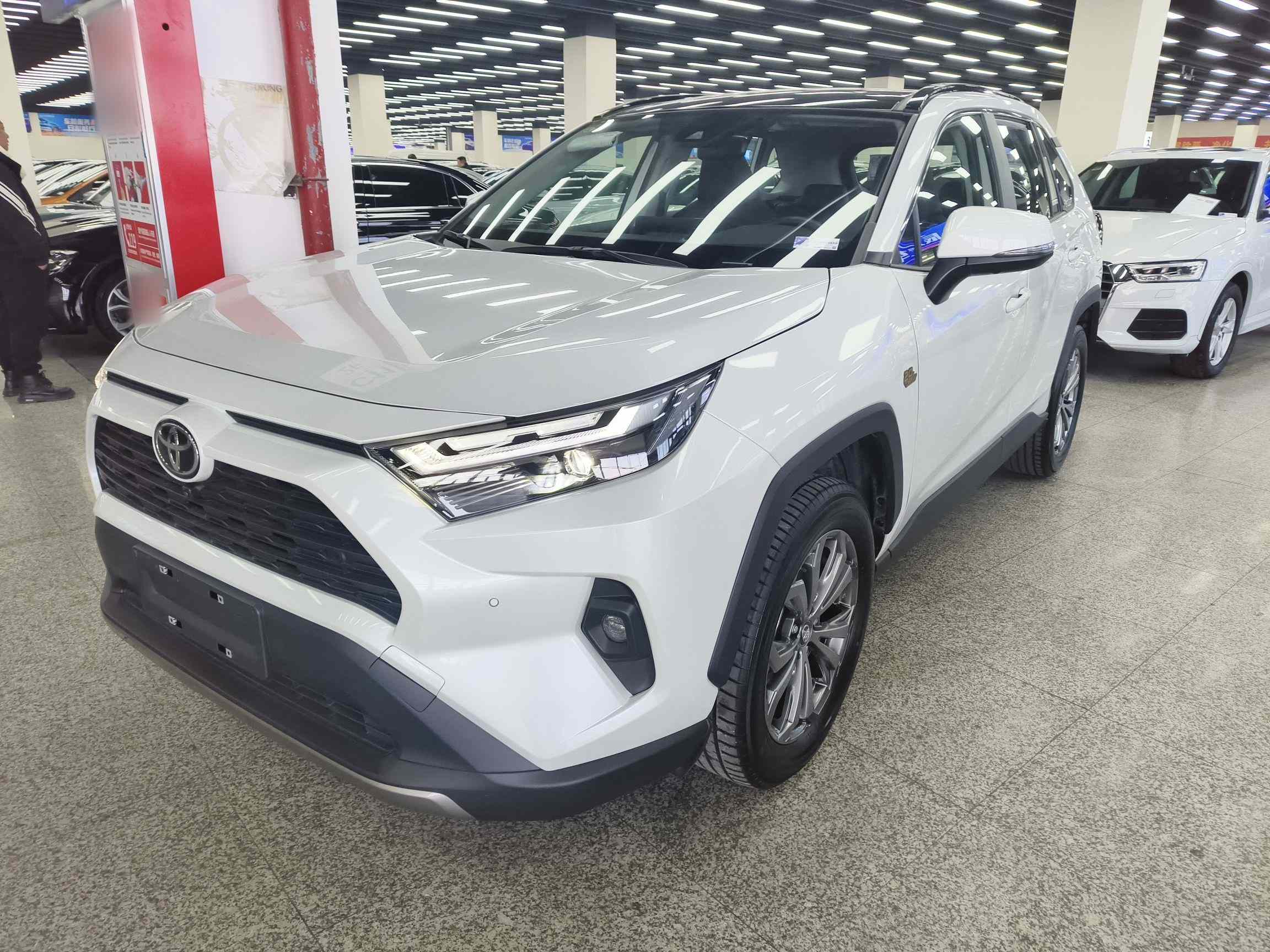 丰田 RAV4荣放 2023款 2.0L CVT两驱风尚Plus版(2)