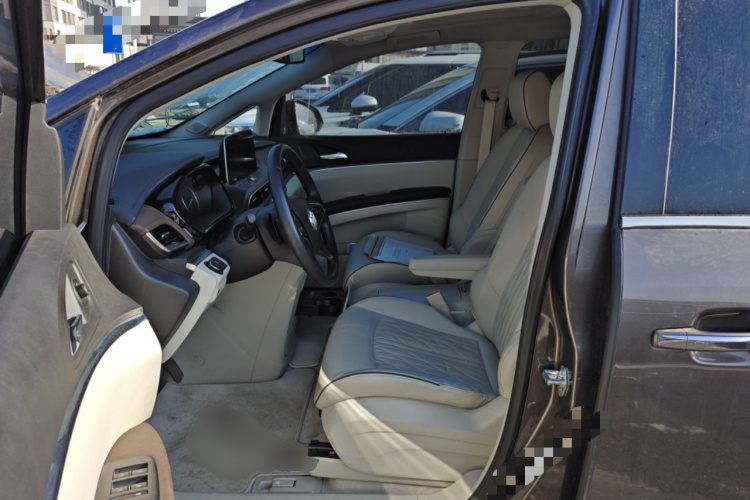 别克GL8 2022款 陆上公务舱 652T 豪华型中控内饰19