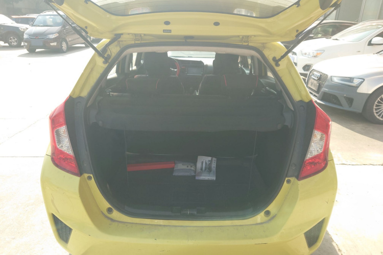 本田 飞度 2014款 1.5L LX CVT舒适型机舱底盘23