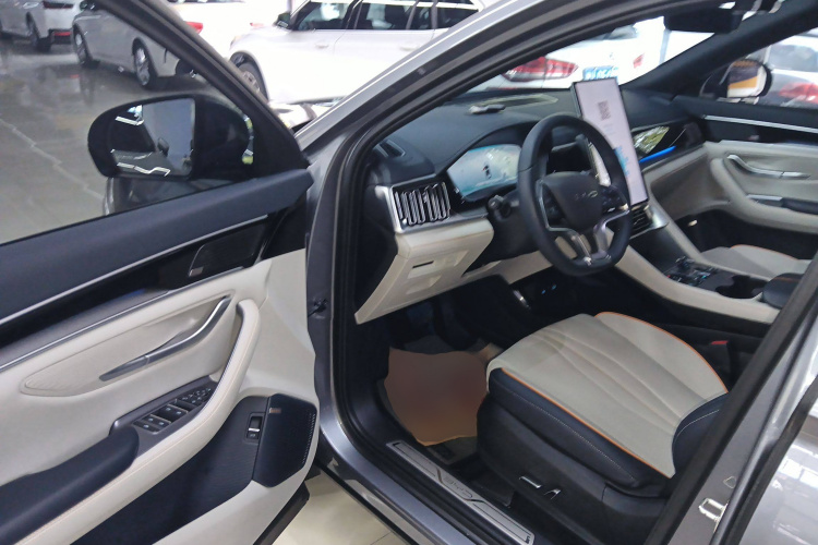 比亚迪 宋PLUS新能源 2023款 冠军版 DM-i 150KM 旗舰PLUS 5G中控内饰7003