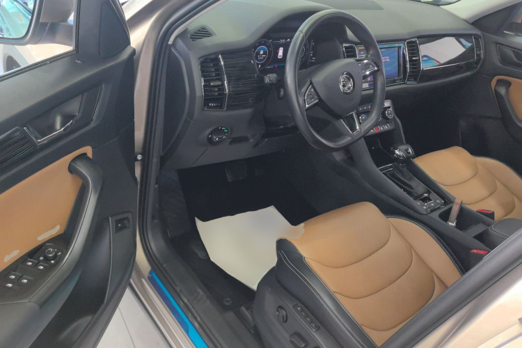 斯柯达 柯迪亚克GT 2019款 TSI330 两驱豪华版 国VI中控内饰20