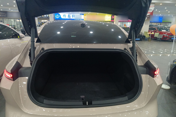 蔚来ET5 2022款 75kWh机舱底盘23