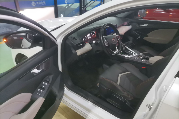 凯翼 轩度 2021款 1.5T CVT扎起版中控内饰7003
