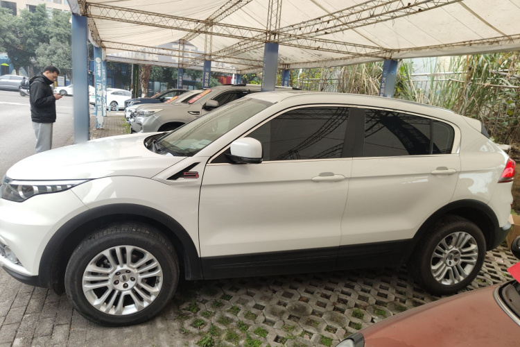 观致5 2017款 1.6T 自动尊贵型车身外观4