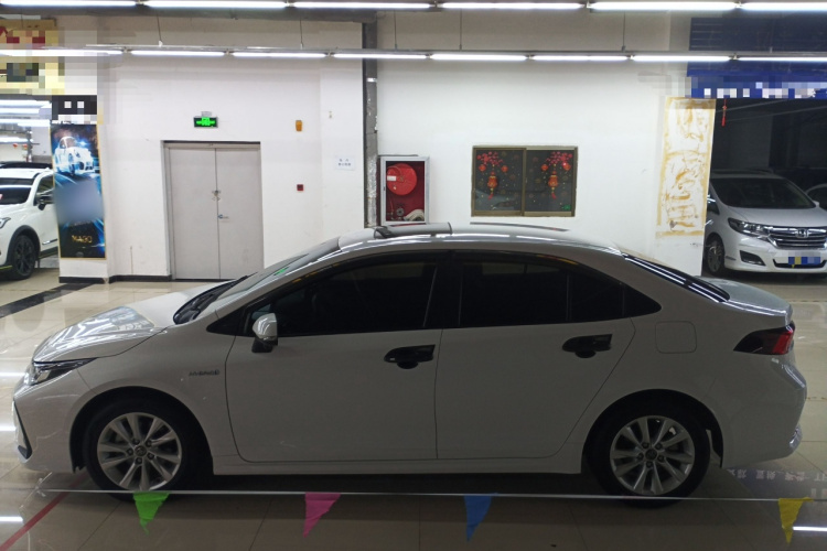 丰田 卡罗拉 2023款 1.8L 智能电混双擎 精英版车身外观4