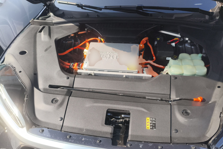 蔚来ES8 2020款 415KM 签名版 六座版机舱底盘24