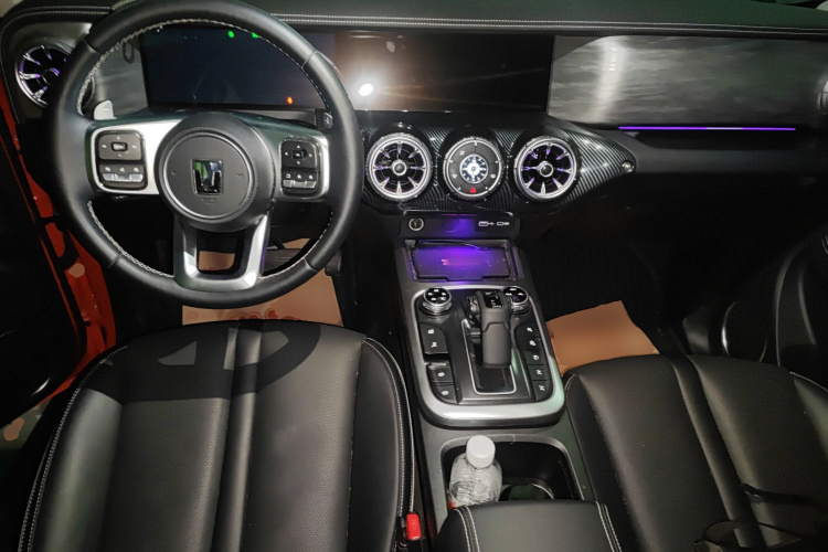 坦克300 2021款 越野版 2.0T 征服者中控内饰12