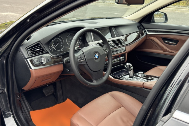 宝马5系 2014款 525Li 领先型中控内饰7005