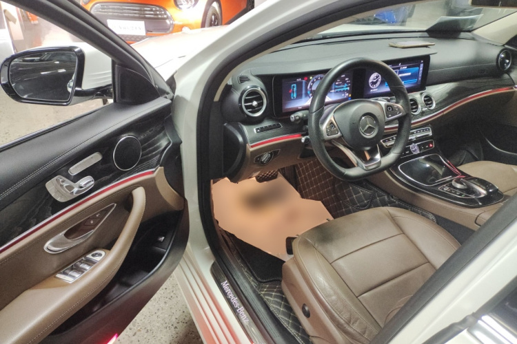 奔驰E级 2017款 E 320 L 运动型 4MATIC中控内饰7003