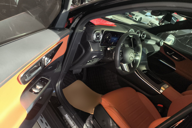 奔驰GLC 2024款 GLC 260 L 4MATIC 豪华型 5座中控内饰20