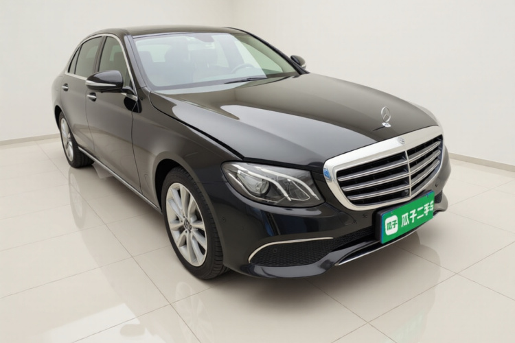 奔驰E级 2018款 改款 E 300 L 豪华型车身外观3