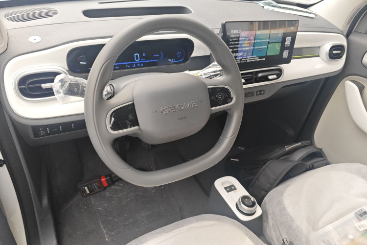 吉利银河 熊猫 2025款 210km 元气熊中控内饰13