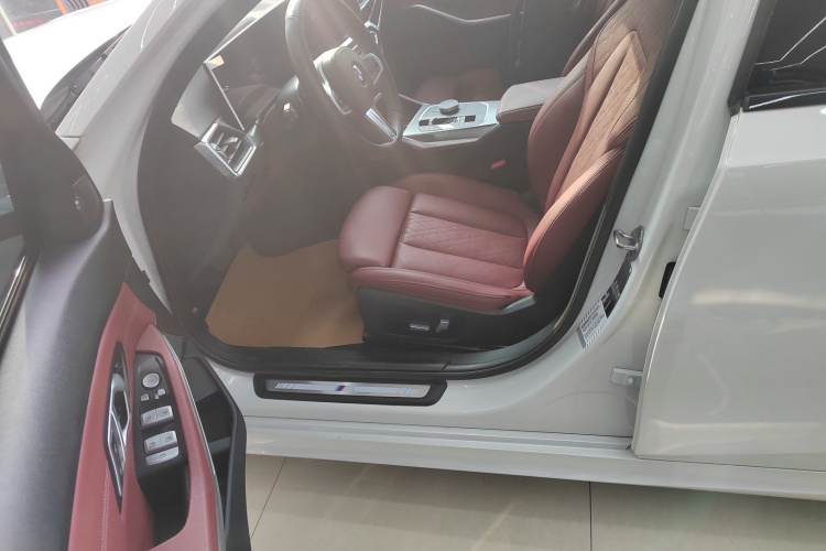 宝马3系 2023款 330i M运动曜夜套装中控内饰19