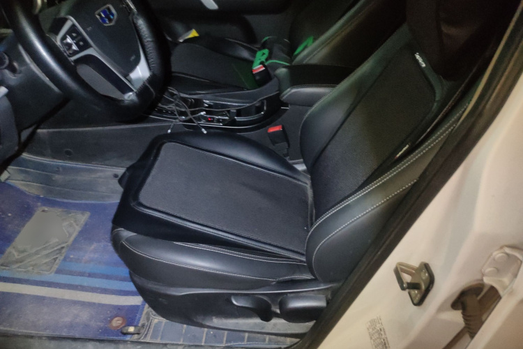 吉利汽车 帝豪 2017款 三厢百万款 1.5L CVT向上版局部细节19