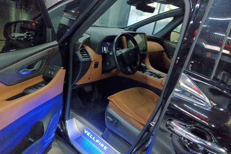 丰田 威尔法 2024款 皇冠 双擎 2.5L 至尊版中控内饰20