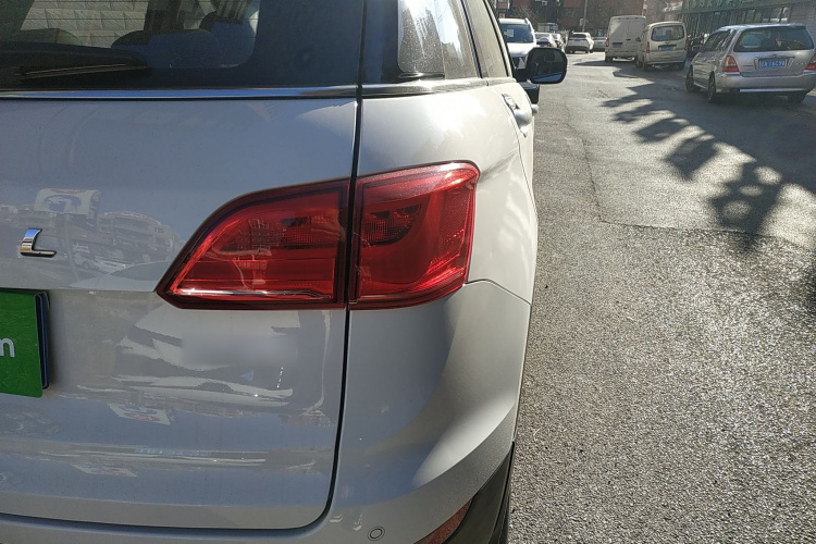 哈弗H6 Coupe 2016款 蓝标 1.5T 手动两驱都市型车身外观9