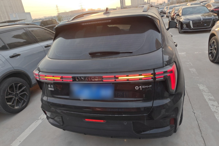 领克01 2023款 1.5TD EM-F PM车身外观6