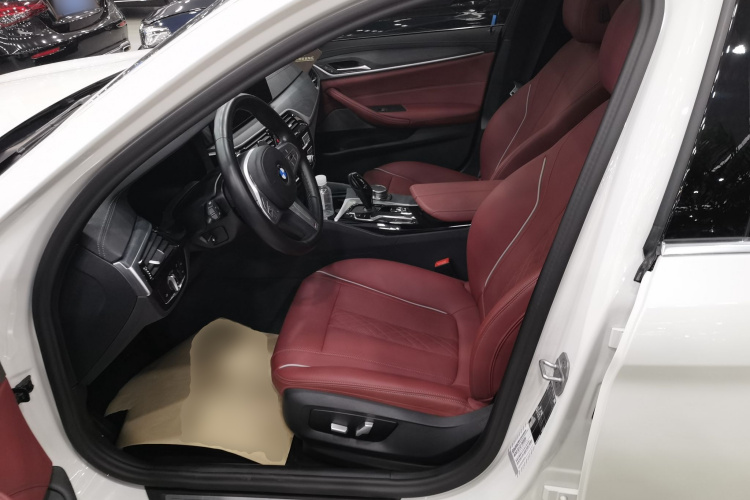 宝马5系 2023款 530Li 领先型 M运动套装中控内饰19