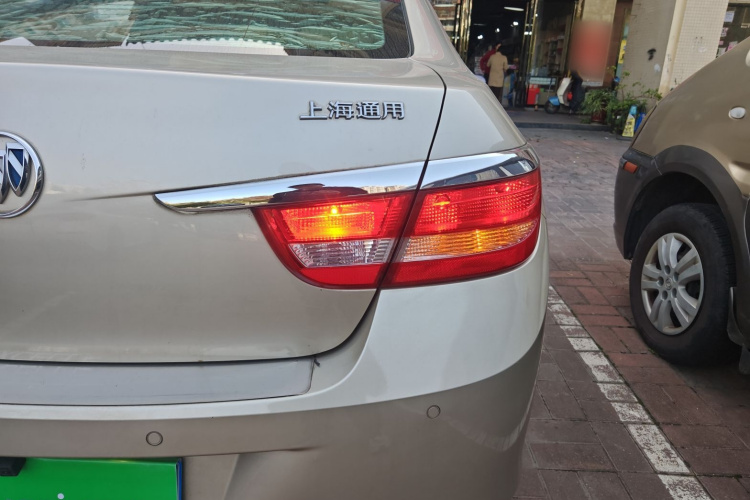 别克 英朗 2013款 GT 1.6L 自动时尚版车身外观9