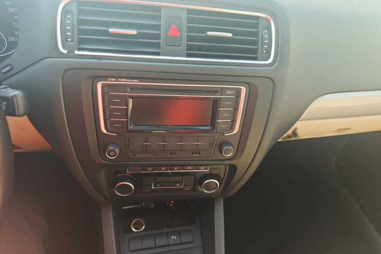 大众 速腾 2012款 1.4TSI 手动豪华型局部细节16