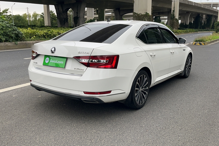 斯柯达 速派 2016款 TSI380 DSG尊行版车身外观6004