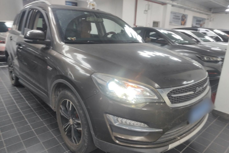 众泰 大迈X5 2017款 升级版 1.5T 手动豪华7座型车身外观3