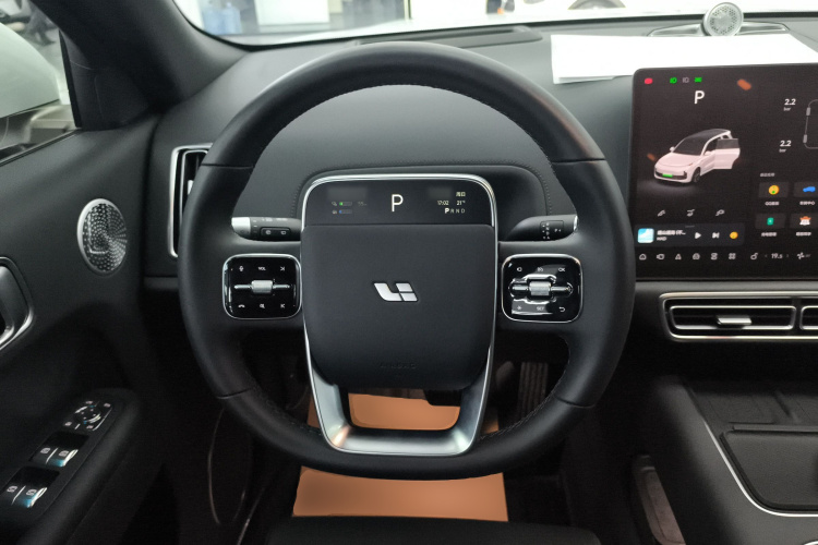 理想汽车 理想L9 2025款 Ultra 智能焕新版中控内饰13