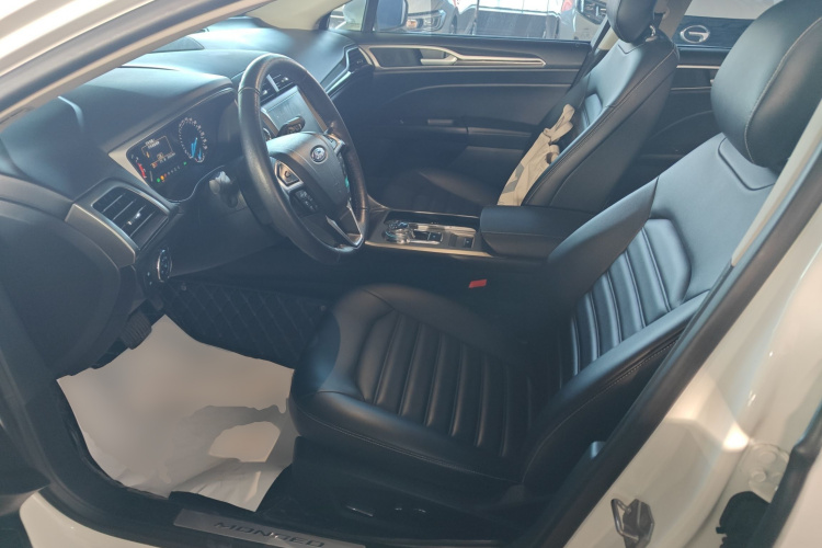 福特 蒙迪欧 2020款 EcoBoost 180 时尚型中控内饰19