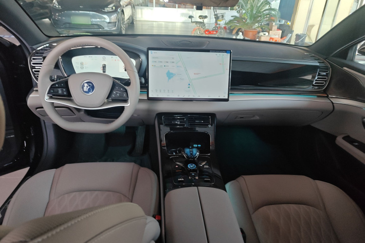 比亚迪 汉 2025款 DM-i 智驾版 125KM尊荣型中控内饰12