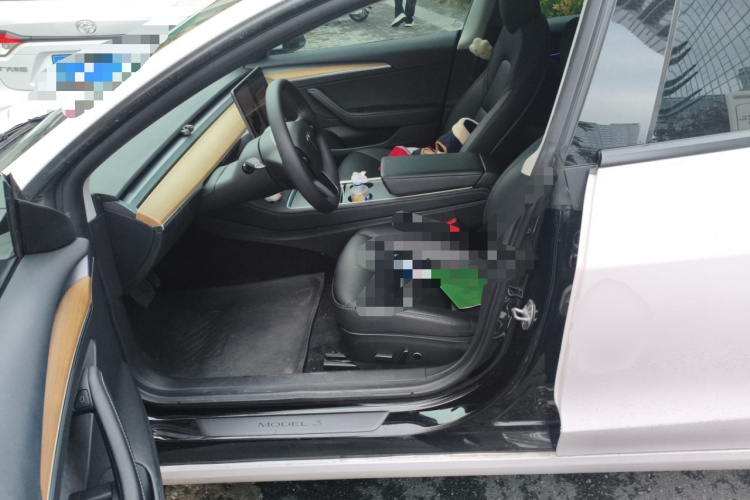 特斯拉 Model 3 2022款 后轮驱动版中控内饰19