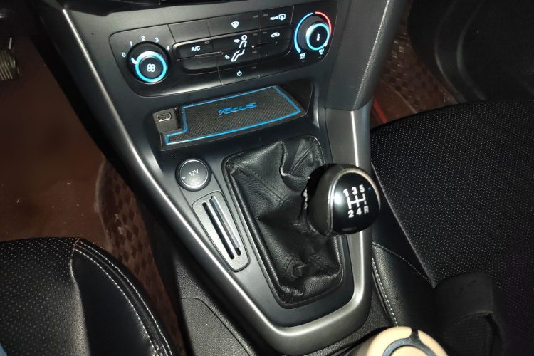 福特 福克斯 2017款 两厢 1.6L 手动舒适型智行版局部细节18