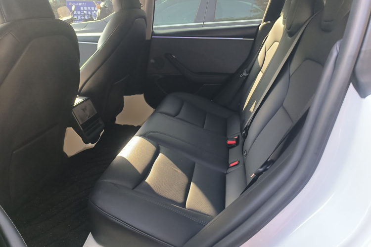特斯拉 Model 3 2023款 后轮驱动版中控内饰7004