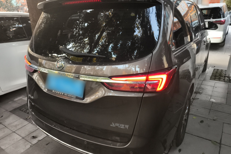 别克GL8 2023款 陆上公务舱 舒适型车身外观7