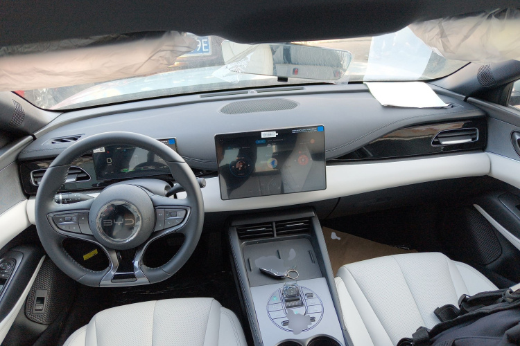 比亚迪 海豹06新能源 2024款 DM-i 80KM尊贵型中控内饰12