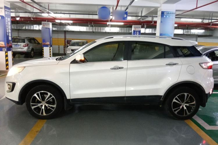 江铃 驭胜S330 2016款 1.5L GTDi 自动两驱尊贵版车身外观4