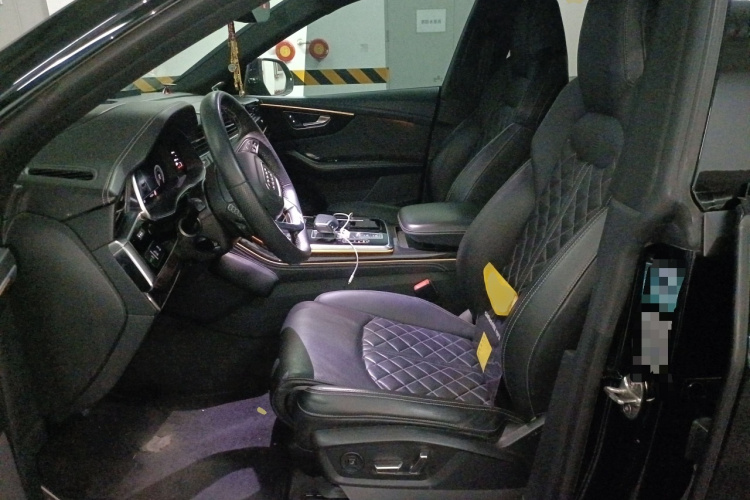 奥迪Q8 2021款 55 TFSI 尊享动感型中控内饰19