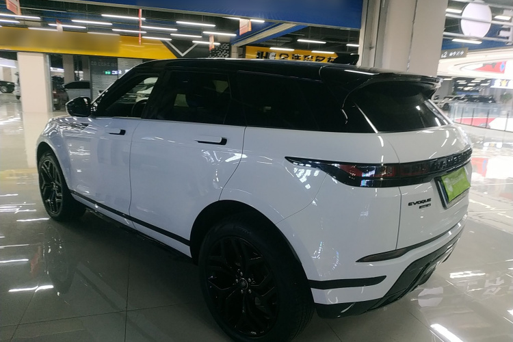 路虎 揽胜极光 2020款 249PS R-DYNAMIC S 曜黑运动科技版车身外观4