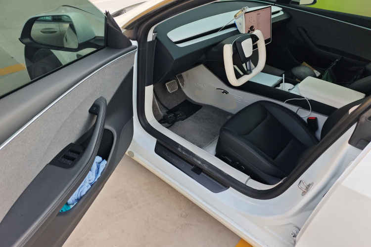 特斯拉 Model 3 2023款 后轮驱动版中控内饰20
