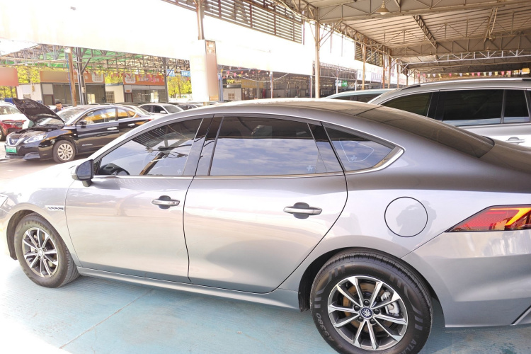 比亚迪 秦PLUS 2024款 荣耀版 DM-i 55KM领先型车身外观6003