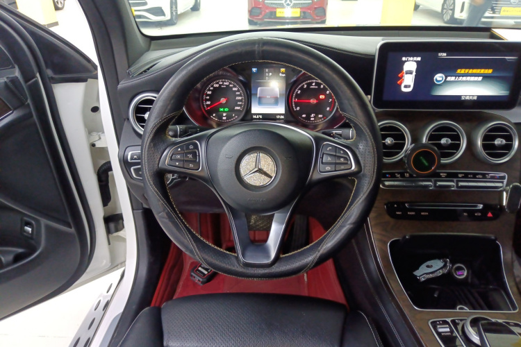 奔驰GLC 2017款 GLC 300 4MATIC 动感型中控内饰13