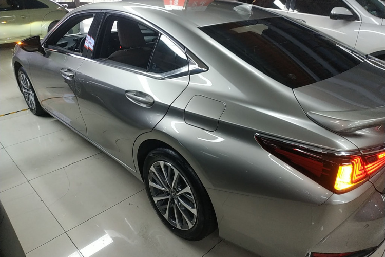 雷克萨斯ES 2021款 200 卓越版车身外观6003