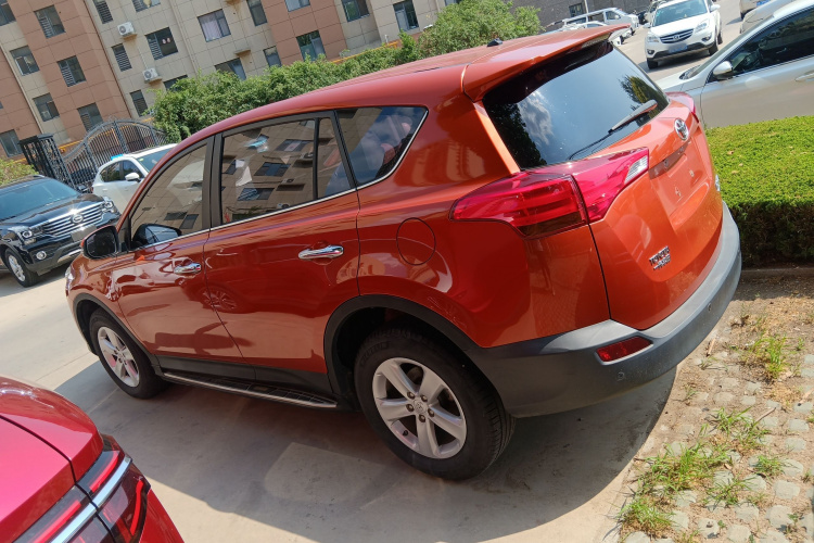 丰田 RAV4荣放 2013款 2.0L CVT四驱新锐版车身外观6003