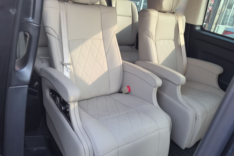 奔驰 威霆 2016款 2.0T 精英版中控内饰21