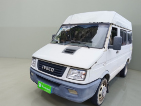 依维柯得意 2017款 2.5T A35客车5-7座47Z5