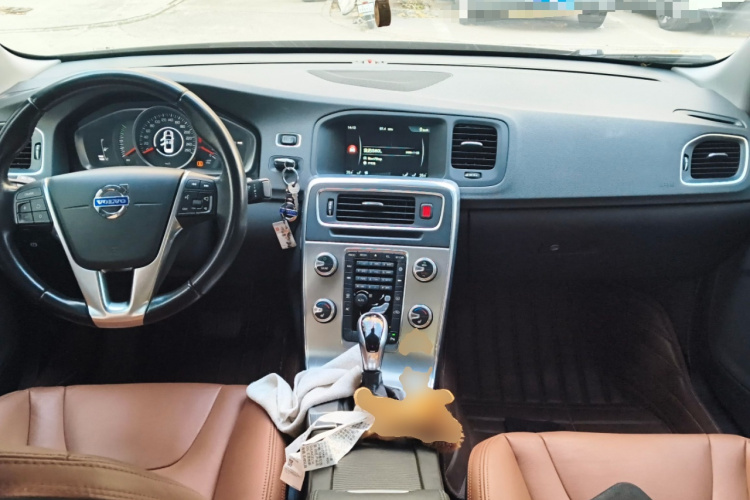 沃尔沃S60 2015款 S60L 2.0T 智远版中控内饰12