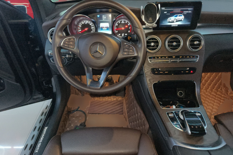 奔驰GLC 2017款 GLC 300 4MATIC 动感型中控内饰13