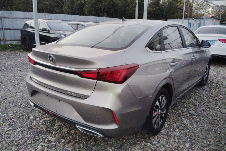 长安 逸动 2020款 PLUS 1.6L GDI 手动豪华型车身外观6005