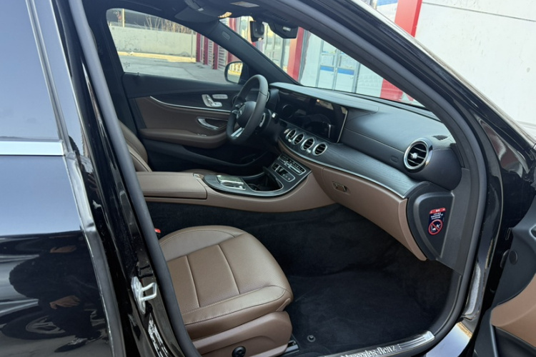 奔驰E级 2021款 E 300 L 运动时尚型中控内饰7001