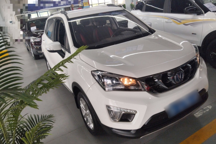 长安CS15 2016款 1.5L 自动豪华版车身外观3