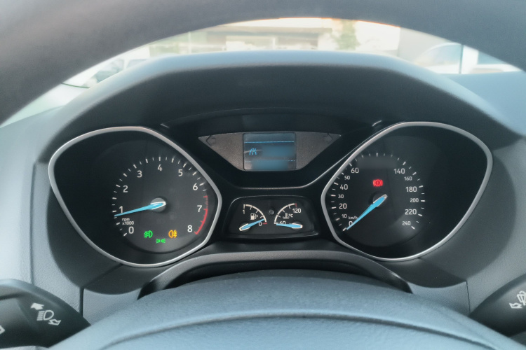 福特 福克斯 2017款 三厢 1.6L 手动舒适型智行版局部细节14